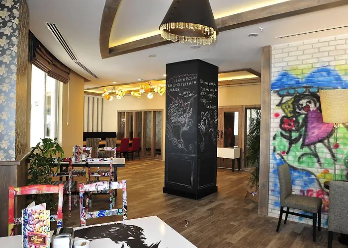 & River & Курортний комплекс 5*