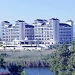 度假村 & River & 5*