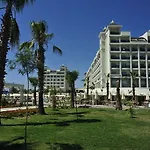 度假村 & River &