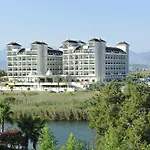 度假村 & River & 5*