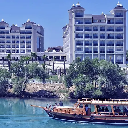 & River & אתר נופש 5*