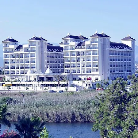 度假村 & River & 5*