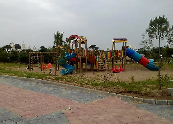 Üdülőközpont & River &