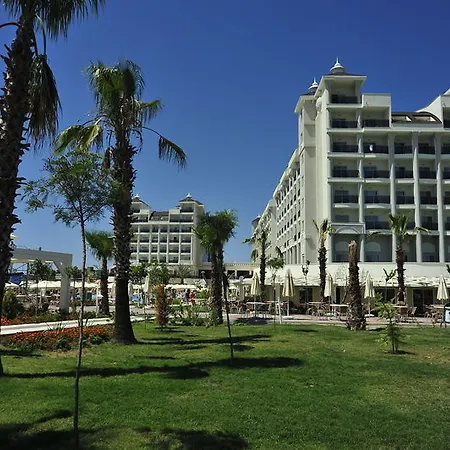 Курортный комплекс & River &