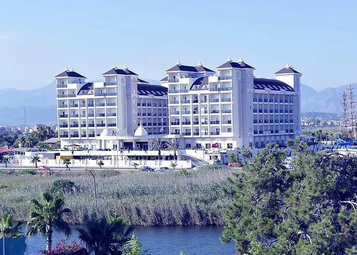 Semesteranläggning (resort) & River & 5*