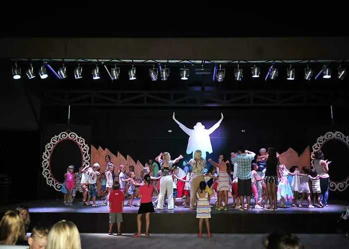 & River & Semesteranläggning (resort) Side